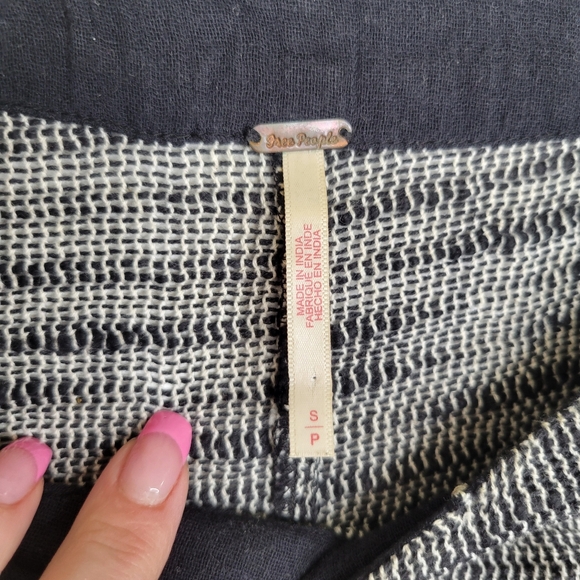 Free People Gray Black Oversized Scoop Neck Cropped Knit Sweater Top - Picture 3 of 5